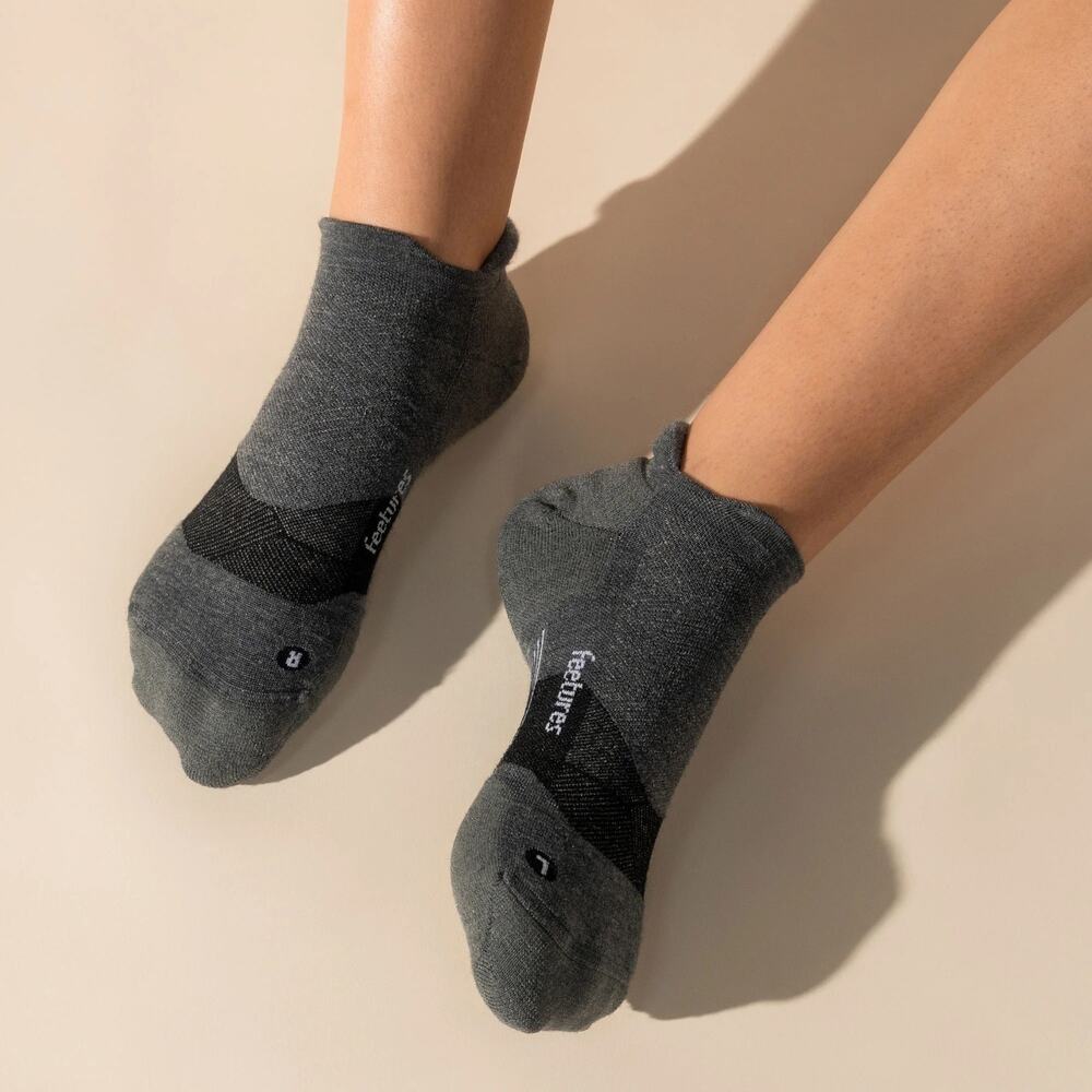 Feetures Women's XL Gray Elite Max Cushion Athletic No Show Tab Socks D23-1